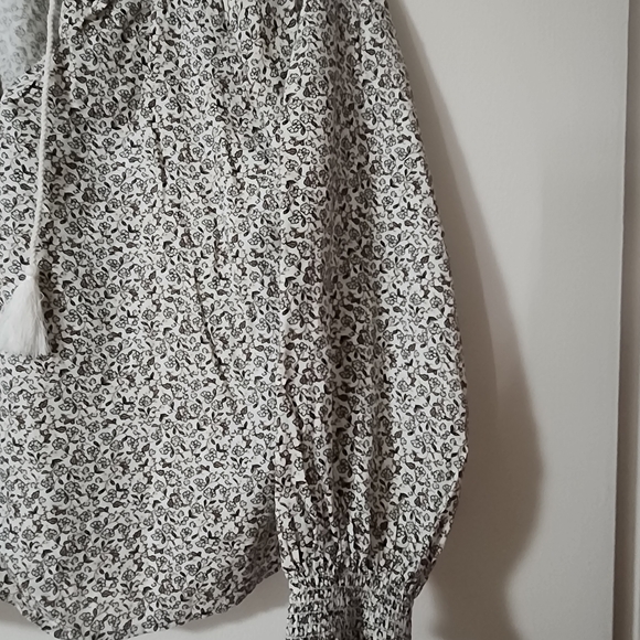 Floral Patterned Blouse with Tassels - Picture 2 of 4